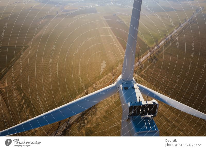 Luftaufnahme eines Teils einer Windkraftanlage auf dem Lande, Grüne Energie Windmühle Erzeuger Turbine regenerativ nachhaltig Kraft Innovation Öko Schutz Klima