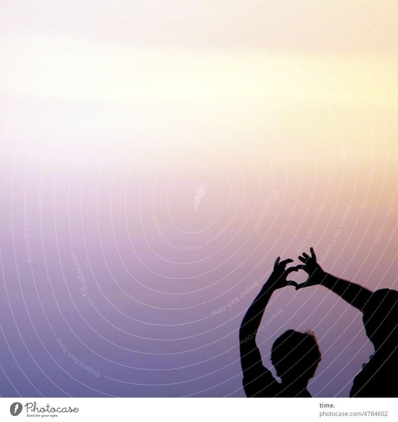 Was kommt was bleibt? | Herz im Abendlicht Abendhimmel Herzsymbol Hände 2 Mann Frau halten Liebe Zuneigung Romantik Symbol Silhouette Verbidung Verbundenheit