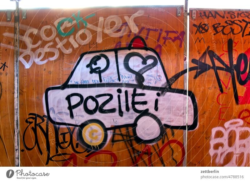 POZILEI aussage botschaft farbe gesprayt grafitti grafitto illustration kinderzeichnung kreide kreidezeichnung kunst mauer message nachricht parole