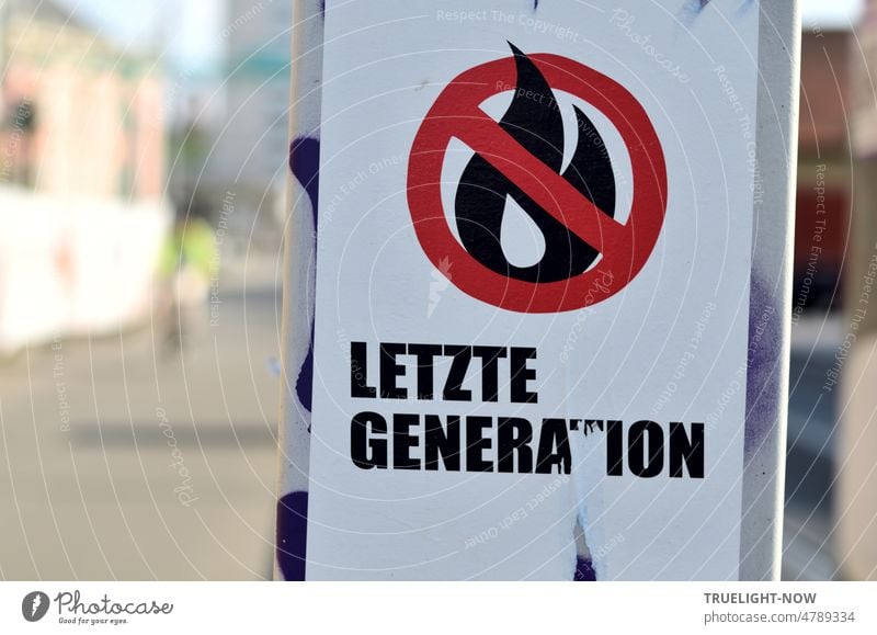 LETZTE GENERATION - ein warnendes Symbol für die aufgeheizte Erde und die Gefahren des Klimawandels auf einem Plakat in der Stadt Grafik Innenstadt Augenhöhe