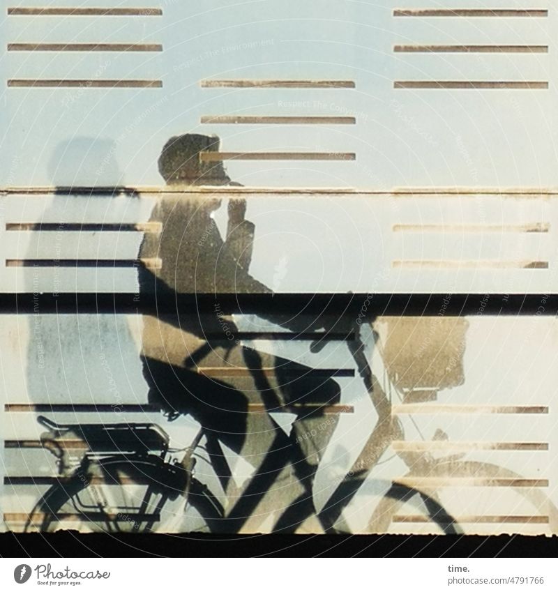 4eyes | bridge of illusion, 6 mann fahrrad brücke schutz glas sicherheit deko fahrradfahren Verkehrsmittel Verkehrswege sonnig gegenlicht streifen Silhouette