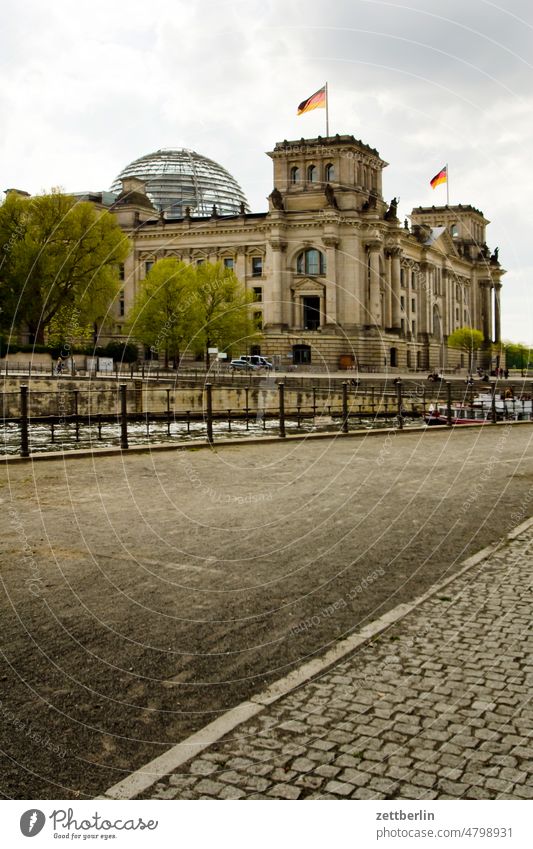 Reichstagsgebäude im Regierungsviertel architektur berlin bundestag deutschland hauptstadt parlament regierung regierungsbauten regierungsviertel reichstag