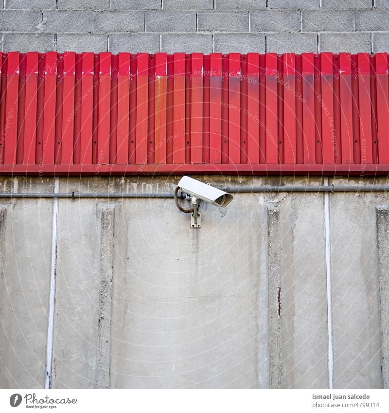 Videokamera an der Wand Fotokamera Überwachungskamera Hintergrund Straße Sicherheit Gerät Schutz Technik & Technologie System Kontrolle bewachen Nocken