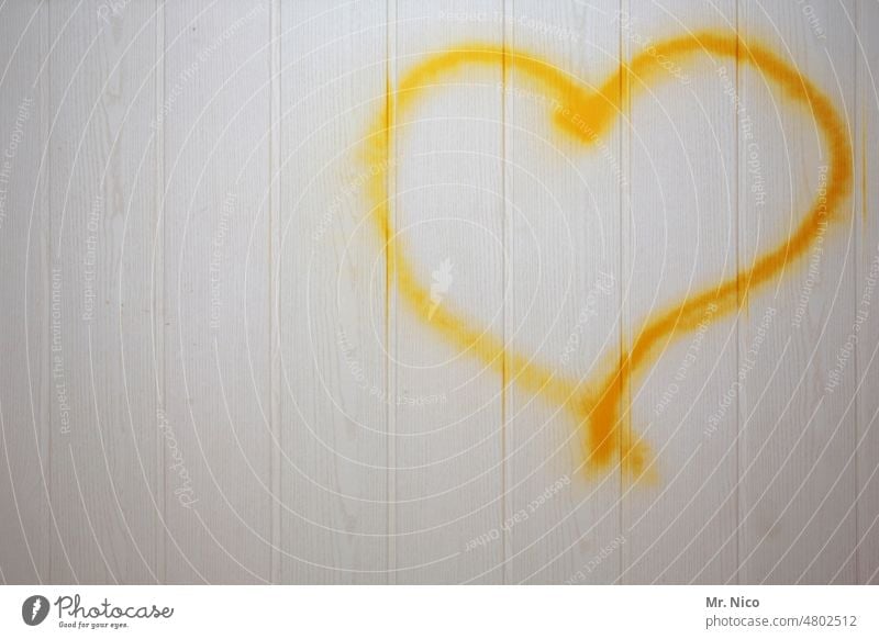 yellow heart Liebe Herz Graffiti Wand Gefühle Verliebtheit Romantik herzlich herzförmig Symbole & Metaphern Freundschaft Sympathie Zeichen Schriftzeichen