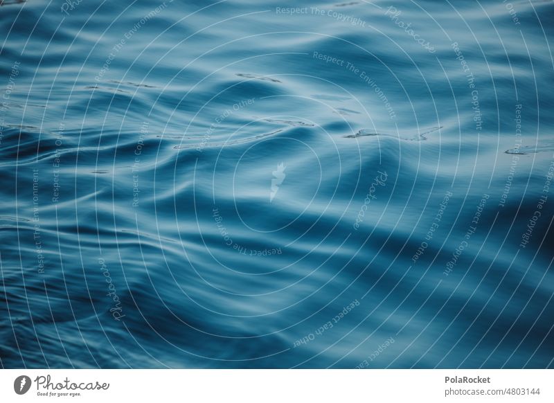 #A0# Wasseroberfläche Wasserspiegelung Wasserfarbe Ozean ozeanisch blau Wellen Wellenform Wellenschlag Meer Wellengang Meerwasser