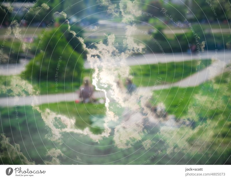 filigran | zwischen erdig und wolkig Mauerpark Doppelbelichtung Wolken Reaktionen u. Effekte Experiment Surrealismus Silhouette Himmel Illusion Unschärfe