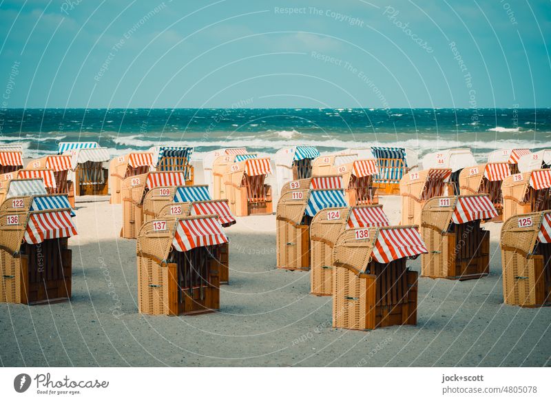Im Strandkorb das Rauschen des Meeres zu hören klingt wie Musik Ostsee Ferien & Urlaub & Reisen Erholung Küste Tourismus Strandkorbvermietung Travemünde Lübeck