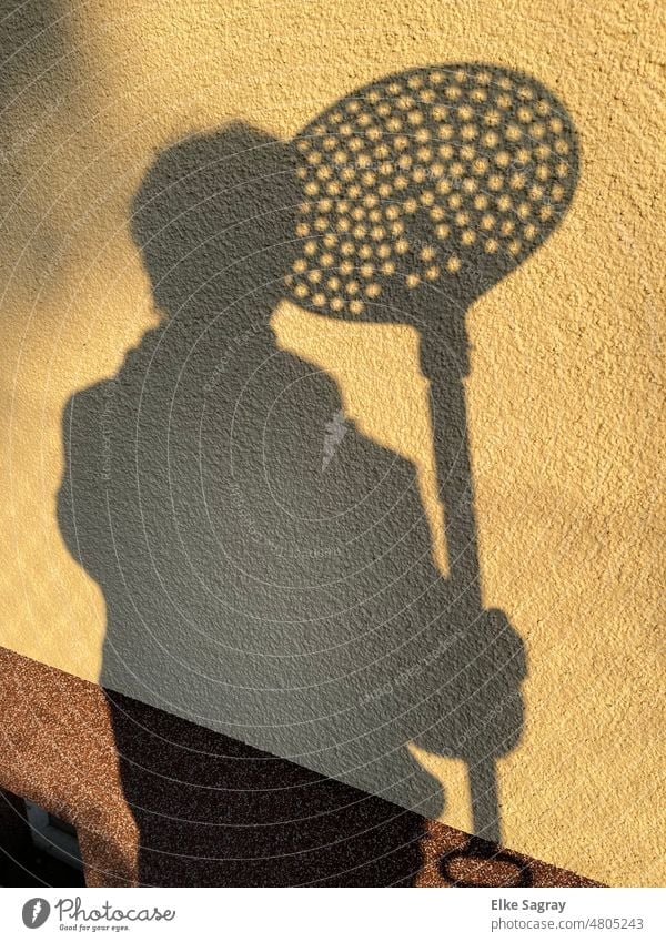 Schattenbild - Licht und Schatten Licht & Schatten Silhouette abstrakt Schattenspiel Außenaufnahme Strukturen & Formen Wand Muster Farbfoto