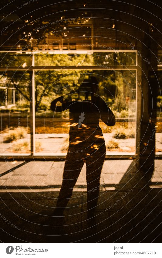 myself | [hansa BER 2022| Fensterbild von innen nach außen Selbstportrait Fensterscheibe Spiegelung Reflexion & Spiegelung Frau Fotografin fotografieren