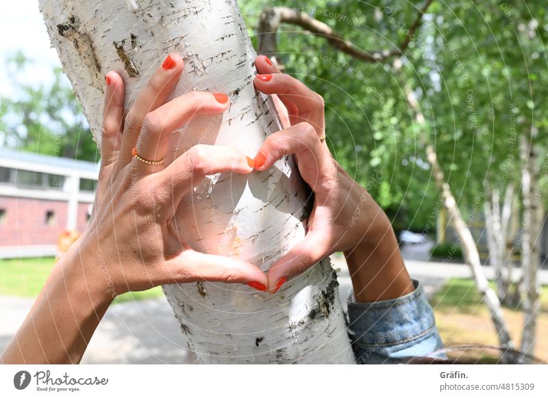 [hansa BER 2022] Hände formen ein Herz herzförmig Gesten Verliebtheit Romantik Liebesgruß Sympathie Symbole & Metaphern urban Farbfoto menschlich Zusammensein