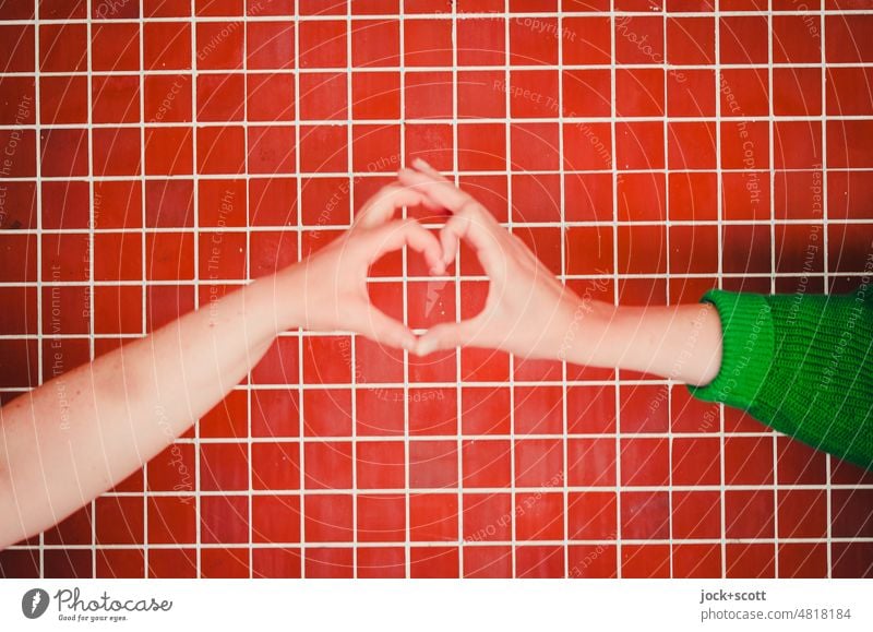 [hansa BER 2022] herzlich, lass uns Freunde sein Hände Herz (Symbol) Symbole & Metaphern Liebeserklärung Liebesgruß Liebesbekundung Romantik Gefühle herzförmig