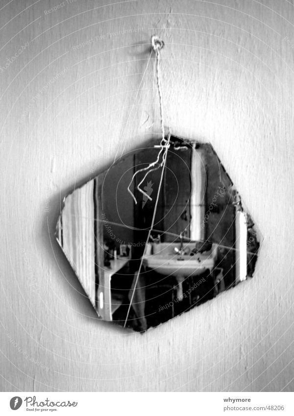 in unschuld waschen schwarz weiß Spiegel hängen Draht Wasserhahn falsch entgegengesetzt reflektion