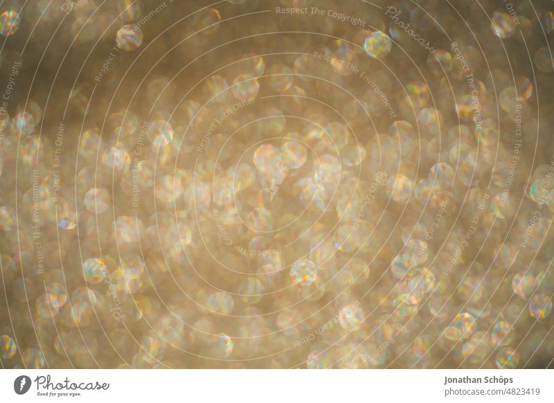 goldenes Glitzer Bokeh als Hintergrund Textur Glanz Glitzerfolie Hintergrundbild Material Oberfläche Reflektion edel glitzer glitzernd glänzend