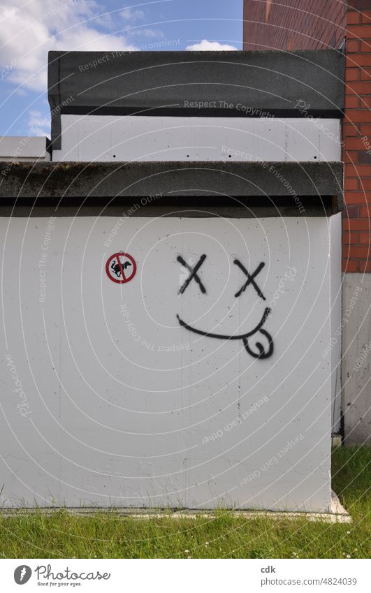 Hinweis an der Wand | Graffiti | Lust & Frust | Das ist kein Hundeklo! Hauswand Fabrikgebäude weiße Wand Zeichen Symbol Hinweisschild Wiese ist kein Hundeklo