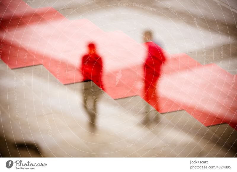 Mit dem roten Teppich die Treppe nehmen Person Roter Teppich Doppelbelichtung Strukturen & Formen Reaktionen u. Effekte Experiment Surrealismus abstrakt
