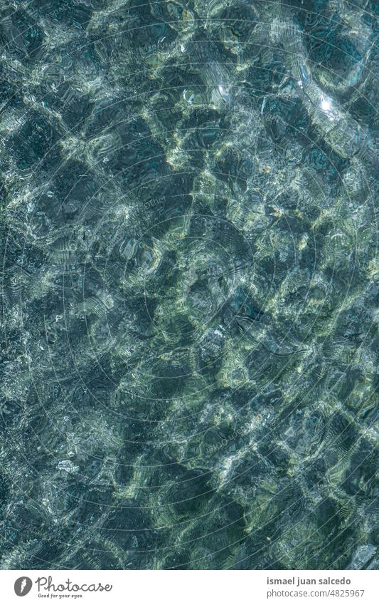 Wasserspiegelungen im Schwimmbad Pool blau texturiert Textur abstrakt winken übersichtlich Oberfläche Schwimmsport Muster liquide Reflexion & Spiegelung hell