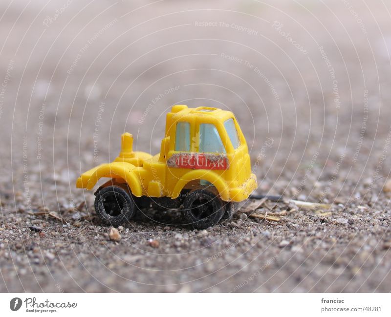 Little Truck Lastwagen gelb Makroaufnahme diffus Design Ferien & Urlaub & Reisen car machine sallow sad sandy little small plaything toy child game wheel blur