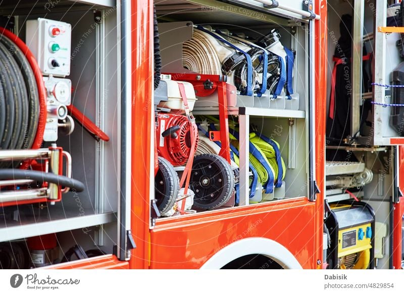 Feuerwehrausrüstung, Nahaufnahme Lastwagen Feuerwehrauto Gerät Notfall Brigade Feuerwehrmann Brandbekämpfung Abteilung Schutz System Alarm Gefahr
