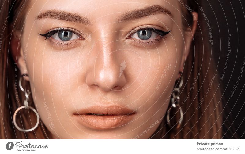 Schöne Haut Frau Gesicht gesund Schönheit Hautpflege weibliches Modell Körper perfekt Hintergrund Pflege Erwachsener attraktiv schön brünett Kaukasier