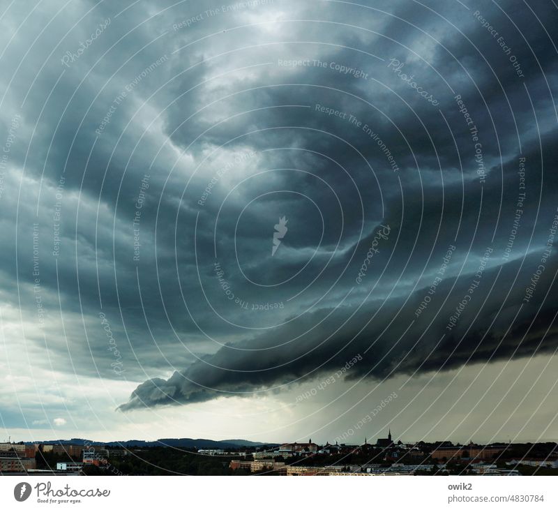 Wetterküche Wetterumschwung dunkel Panorama (Aussicht) Ankündigung dramatisch Wetterbericht bedrohlich gruselig schlechtes Wetter Gewitterwolken Kontrast