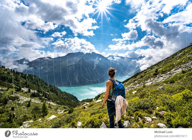 Wanderung zum Schlegeisspeicher zur Olperer Hütte Alpen Bergsee DAV Essen Frau Hiking pants Hose Karpos See Sonne Urlaub Wanderhose Wanderin Wandern Wanderweg