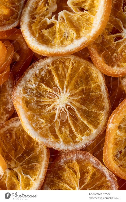 Nahaufnahme einer getrockneten Orange trocknen orange Scheiben Hintergrund vereinzelt Lebensmittel dehydriert Zitrusfrüchte Frucht natürlich Gesundheit