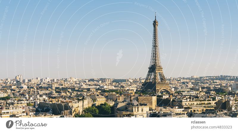 Pariser Eiffelturm mit Skyline Turm Wahrzeichen Frankreich klarer blauer Himmel Stadtbild Antenne Europa Altstadt Textfreiraum Verteidigung Sommer Seine Revier