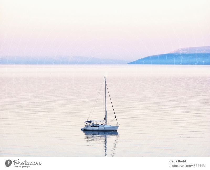 Segelboot in der Bucht von Makarska, Dalmatien Kroatien Landschaft Meer Nature Reisen Ferien & Urlaub & Reisen Himmel Küste Wasser Adria Reisefotografie