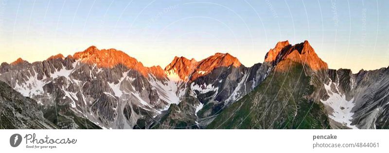 alpenglühen Berge Alpen Alpenkette Sonnenaufgang Berge u. Gebirge Sonnenuntergang Landschaft Dämmerung Panorama (Aussicht) Sonnenlicht Alpenglühen