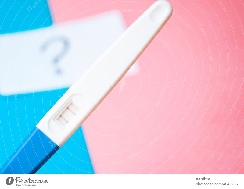Bild über neue Schwangerschaft und die ewige Frage, ob es ein Junge oder ein Mädchen ist Prüfung positiv Familie Geschlecht Zweifel Identität Individualität