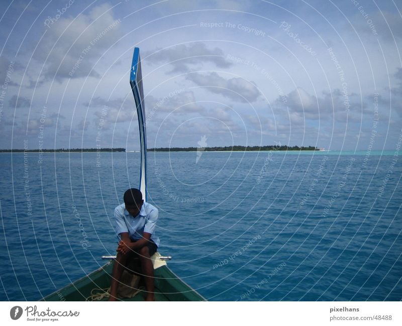 Island in the Sun Sommer Insel Mensch Mann Erwachsene Wasser Himmel Wolken Wasserfahrzeug blau Malediven Indischer Ozean Farbfoto Außenaufnahme Tag Urlaubsfoto