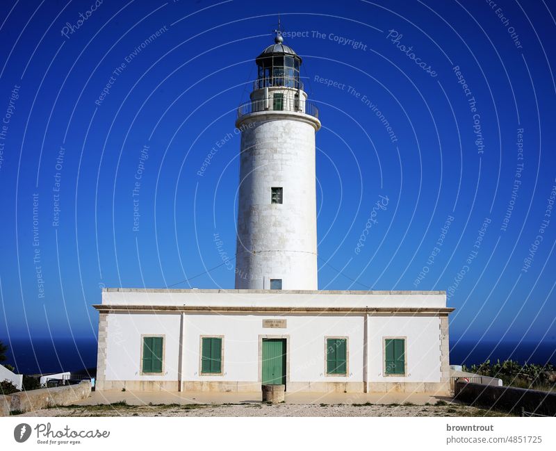 Leuchtturm und blauer Himmel far de la mola Formentera balearisch reisen Blauer Himmel