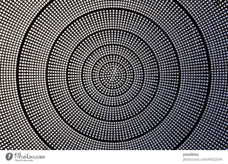 Kuppeldach aus Glasbausteinen Dach Glassteine Kreis rund Zentrum zentriert abstrakt Hintergrund Struktur konzentrisch Mitte mittig Symmetrie symmetrisch