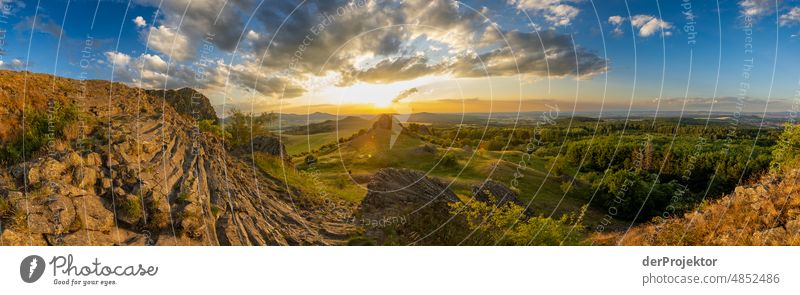 Vulkan Helfensteine/Dörnberg mit Panoramaussicht im Sonnenuntergang Wolken Naturwunder Wandertag Naturerlebnis Begeisterung Gipfel Freude Naturschutzgebiet