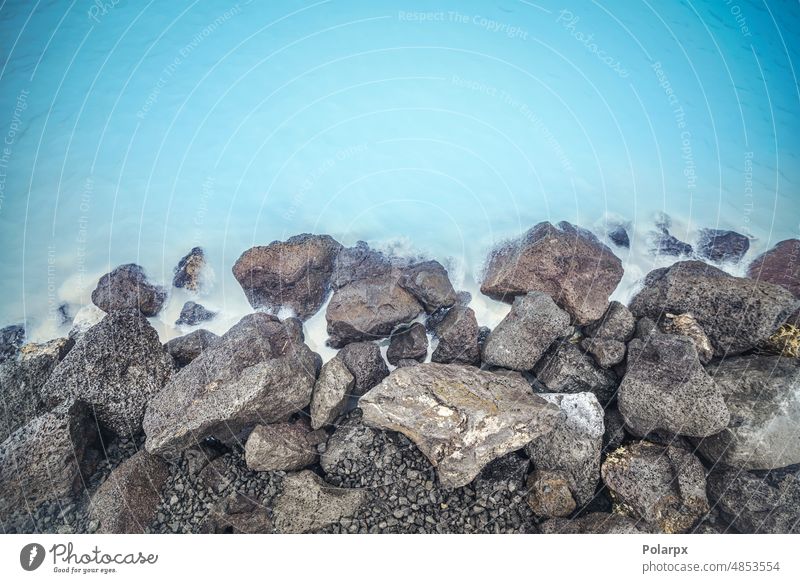Lavafelsen an der Blauen Lagune in Island dampfend Kieselsteine Geothermie farbenfroh Wildnis Wellness urban heilen niemand schäumen Abend sich[Akk] entspannen
