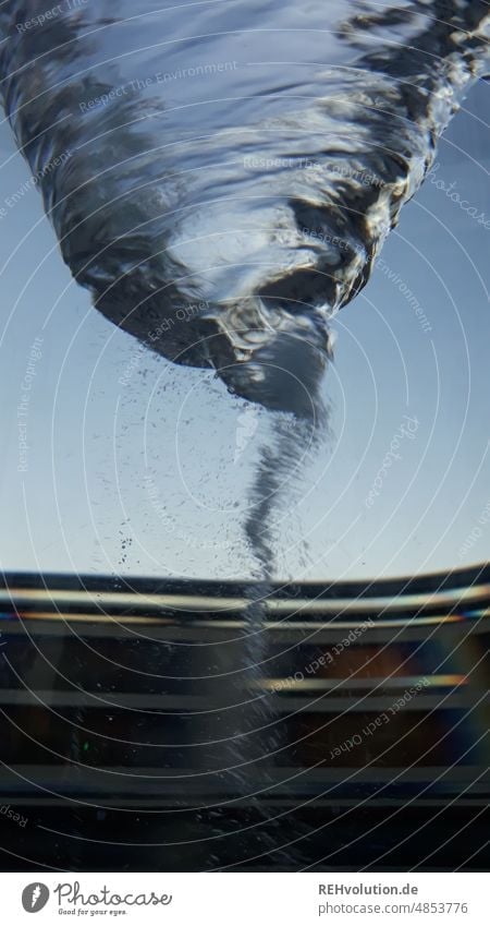 wasserstrudel Wasser Strudel wirbel Abfluss frisch Experiment Reflexion & Spiegelung Dynamik Dynamisch abstrakt Menschenleer Bewegung Strukturen & Formen Wellen