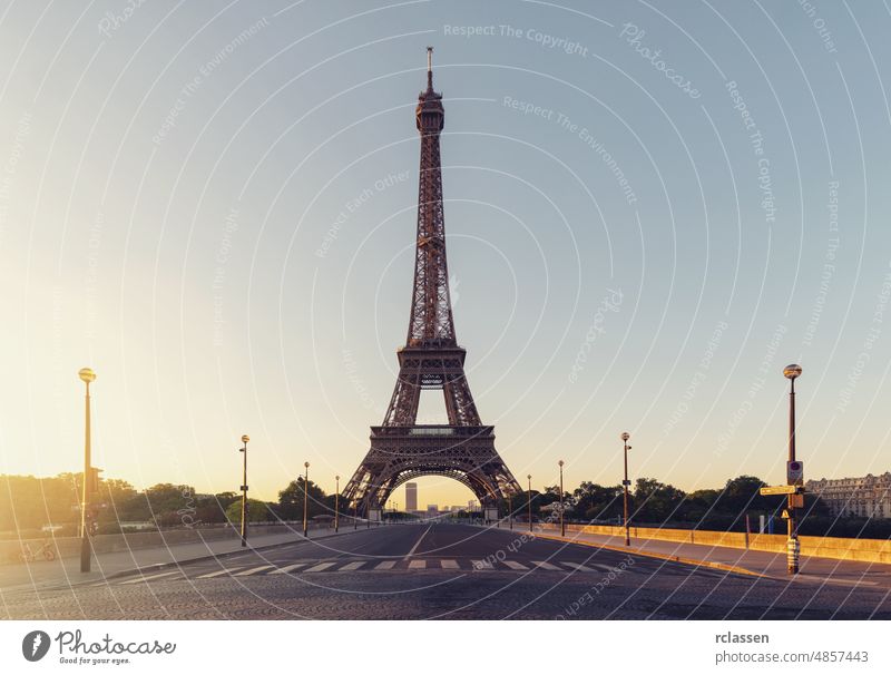 Sonnenaufgang am Eiffelturm, Paris. Frankreich Turm Wahrzeichen Straße Skyline Europa Sommer Seine Ansicht reisen romantisch Verkehr Großstadt Fluss