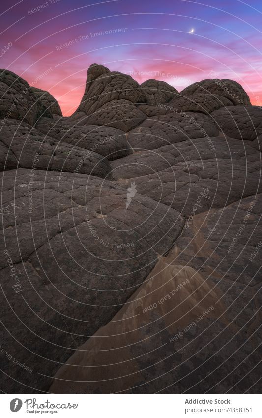 Blick auf den Canyon bei Sonnenuntergang Zinnoberrot Schlucht Klippen Landschaft reisen Arizona Donnern Mond wüst Dämmerung USA im Freien Natur Denkmal trocken