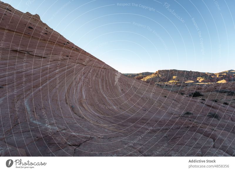 Aussicht auf den Berg von unten Zinnoberrot Schlucht Klippen Landschaft reisen Arizona wüst USA im Freien Natur Denkmal trocken farbenfroh Wildnis Stein braun