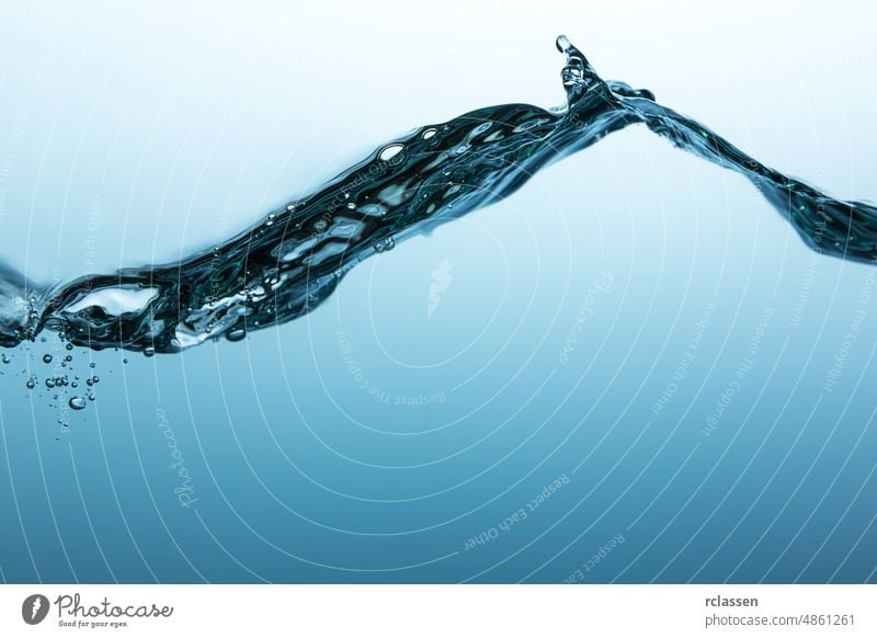 Wasser Badewanne Bewegung Schaumblase blau durchsichtig Durst Feuchtigkeit Kacheln liquide frisch Hintergrund übersichtlich nass MEER Süßwasser Ökologie Natur