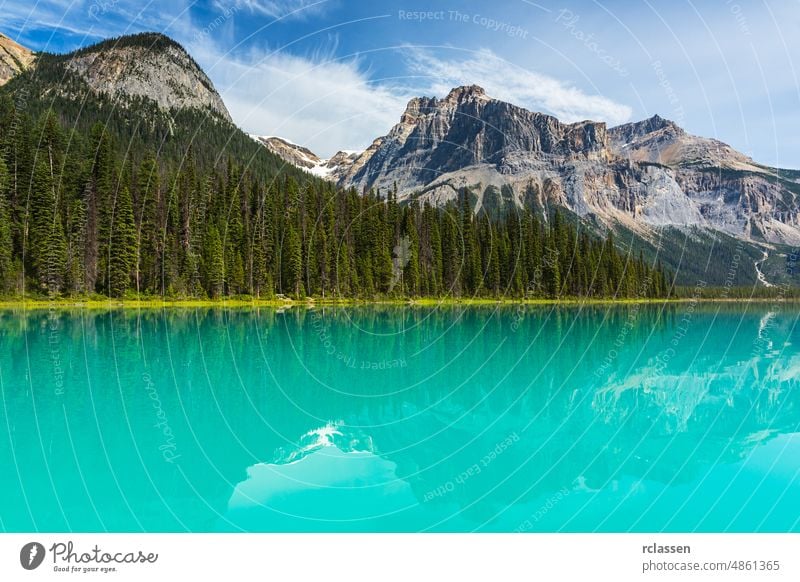 Emerald Lake mit den felsigen Bergen im Yoho National Park Alberta, Kanada Abenteuer alpin amerika Banff Schönheit atemberaubend Briten Kolumbien Smaragd Wald