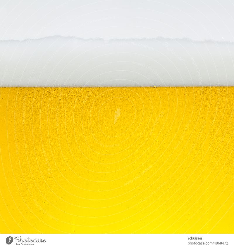 Gelbgoldene Bierschaumwelle Alkohol abstrakt Bar Gerste Perlen Schlag Brauerei Blasen Kondenswasser cool Krone Tau Disco Tropfen Tröpfchen betrunken schäumen