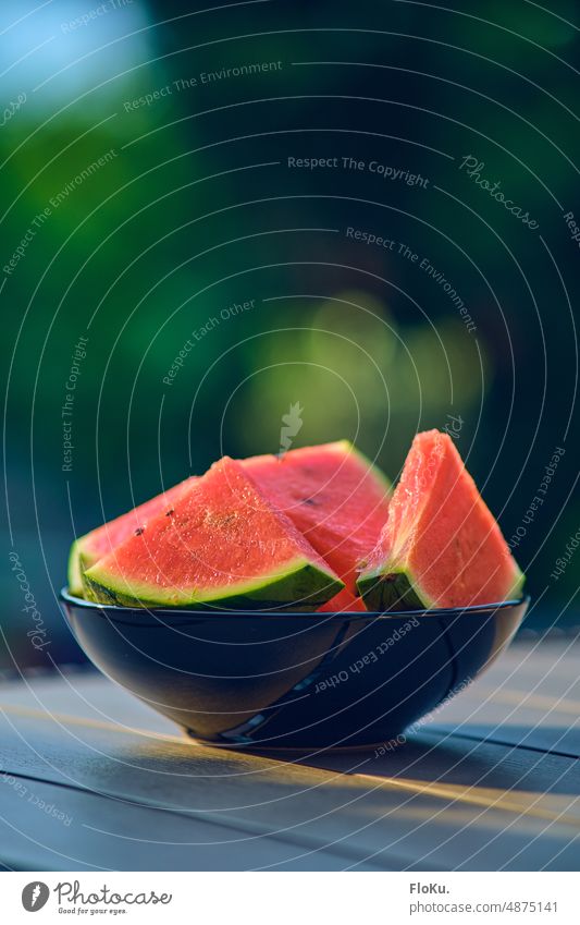 Melonen Stücke in schwarzer Schale Wassermelone Scheiben Lebensmittel Frucht lecker rot Farbfoto Ernährung Sommer frisch Diät süß Gesundheit saftig