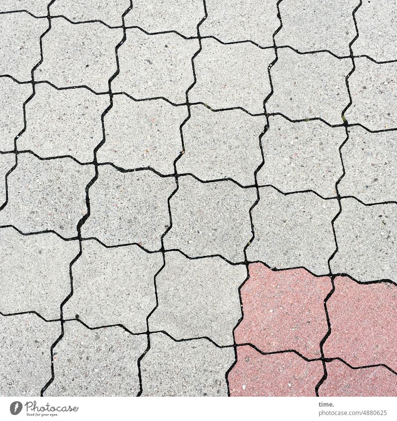 Rauslegeware Steinfliesen Muster Struktur Bodenbelag Parkplatz Linie Verkehrswege Schilder & Markierungen Beton Streifen Fuge Vogelperspektive grau rosa
