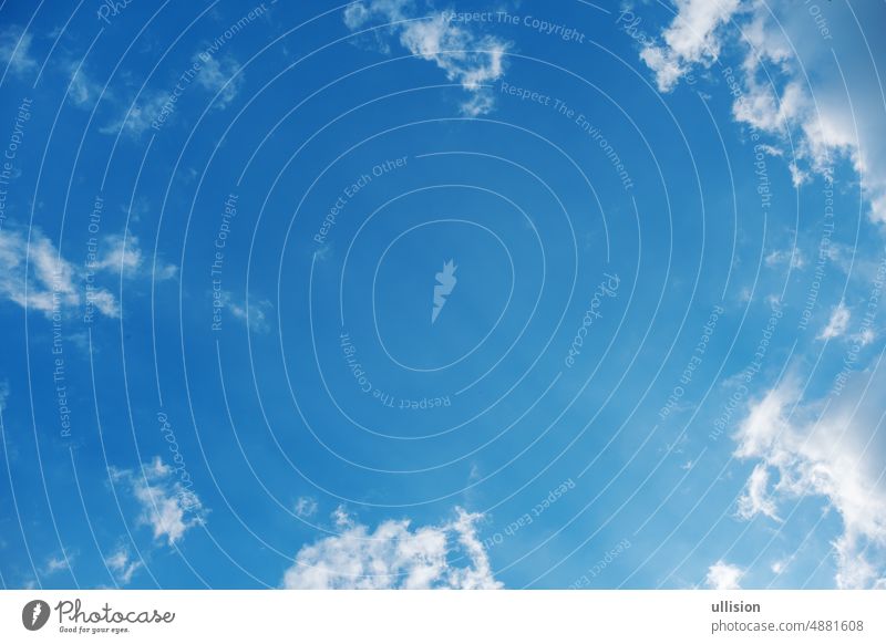Foto von Wolken auf einem blauen Himmel Hintergrund wie ein Rahmen angeordnet, Platz für Kopie Cloud Wetter Natur Himmel (Jenseits) realistisch sonnig