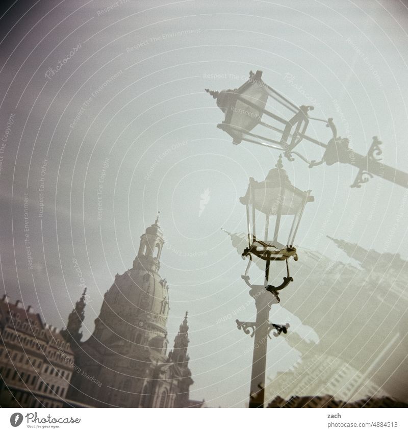 Dresden, gedreht Außenaufnahme Doppelbelichtung Experiment Lomografie Scan Holga analog Analogfoto analoge fotografie Laterne Lampe Frauenkirche Stadt