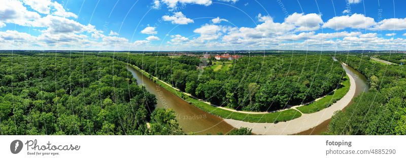 Drohnenflug an der Iller bei Wiblingen bei schönem Wetter Kloster Ulm Luftbild Luftaufnahme Wasser Fluss Landschaft Wasserlandschaft Bäume Bayern