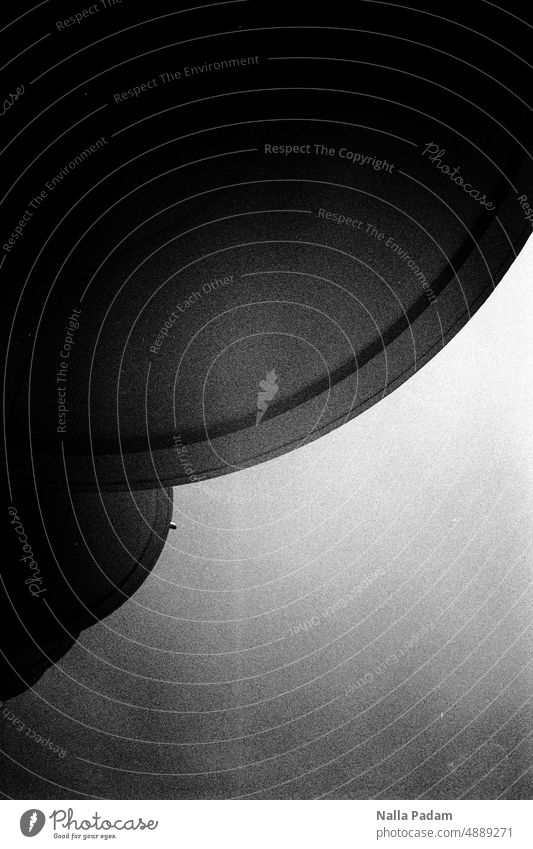 "Kreise" analog Analogfoto sw Schwarzweißfoto Architektur Beton Unteransicht Außenaufnahme schwarzweiß menschenleer Linie Reichpietschufer