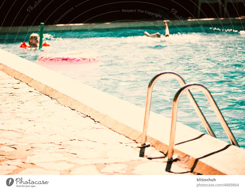 Spass im Nass summertime Sommerzeit Lifestyle Tauchen Swimmingpool Tag Schnorchel springen Pool Wasser spass Erholung Bad Kind Ferien & Urlaub & Reisen aktiv