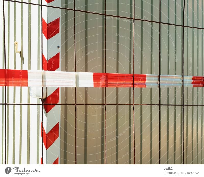 Kreuz des Nordens Absperrung Begrenzung Absperrband Barriere Sicherheit Sperrzone Einschränkung Baustelle Verbote Schutz rot-weiß Abstand Flatterband